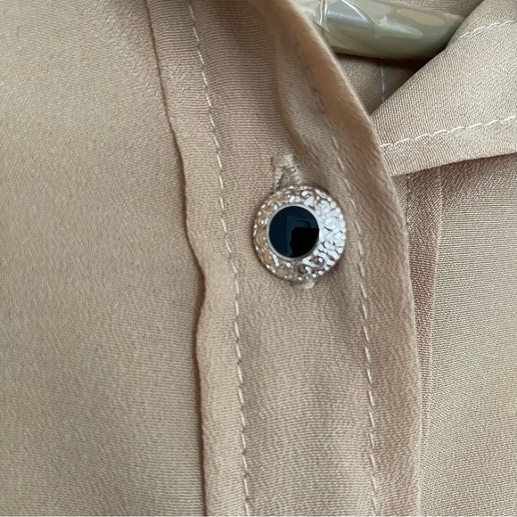 Unique collar tan blouse - Picture 3 of 4